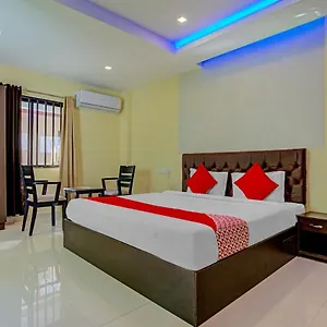 Oyo Flagship 77876 Amigo Suites Kochi