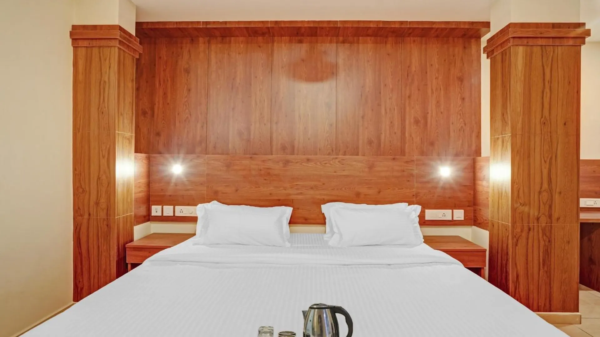 Super Townhouse Edasserys Sea Pearl Kochi 4*,  India