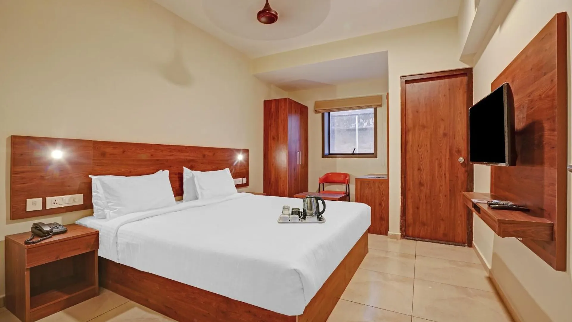Super Townhouse Edasserys Sea Pearl Kochi Hotel