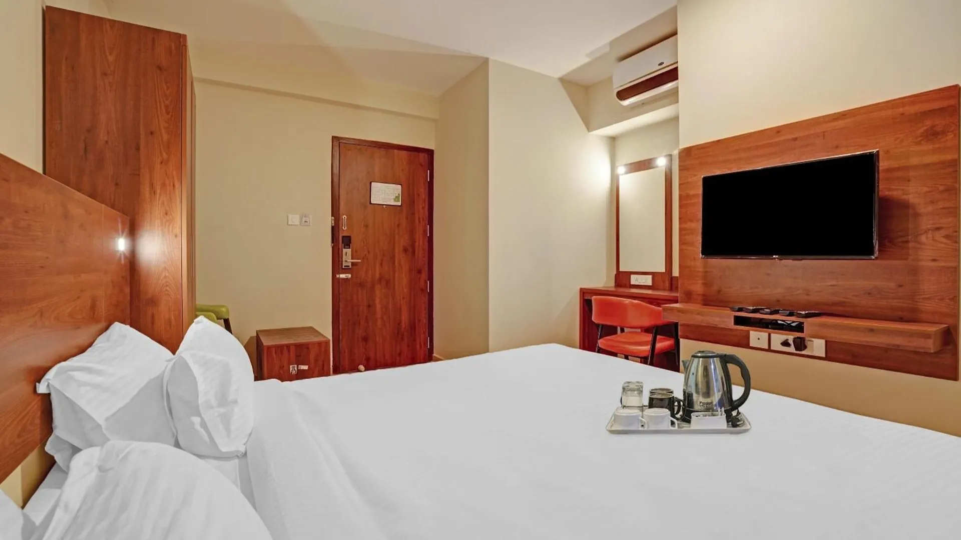 Super Townhouse Edasserys Sea Pearl Kochi Hotel